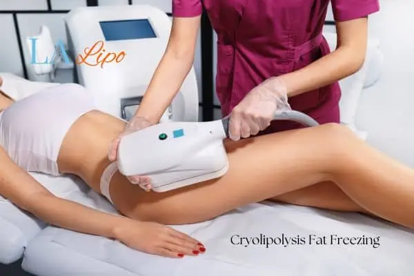Woman receiving coolsculpting Richmond treatment on her thighs